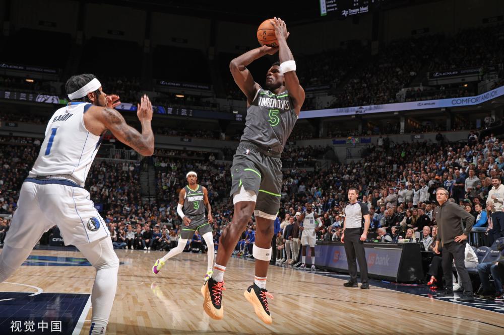 了库里在比 了库里在比